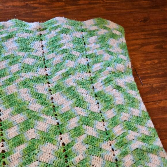 Vintage Handmade Crochet Afghan Blanket Throw Retro Chevron Granny Boho 50x48 - Picture 1 of 6